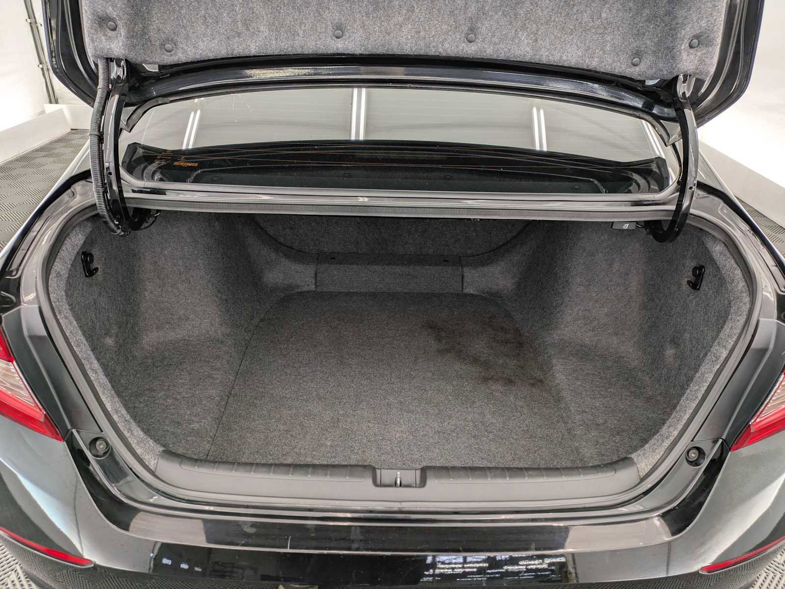 Used 2018 Honda Accord LX image 32