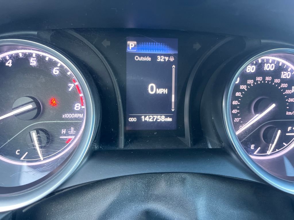 Used 2018 Toyota Camry LE image 16