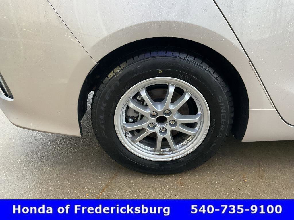 Used 2019 Toyota Prius Prime Plus FWD image 12