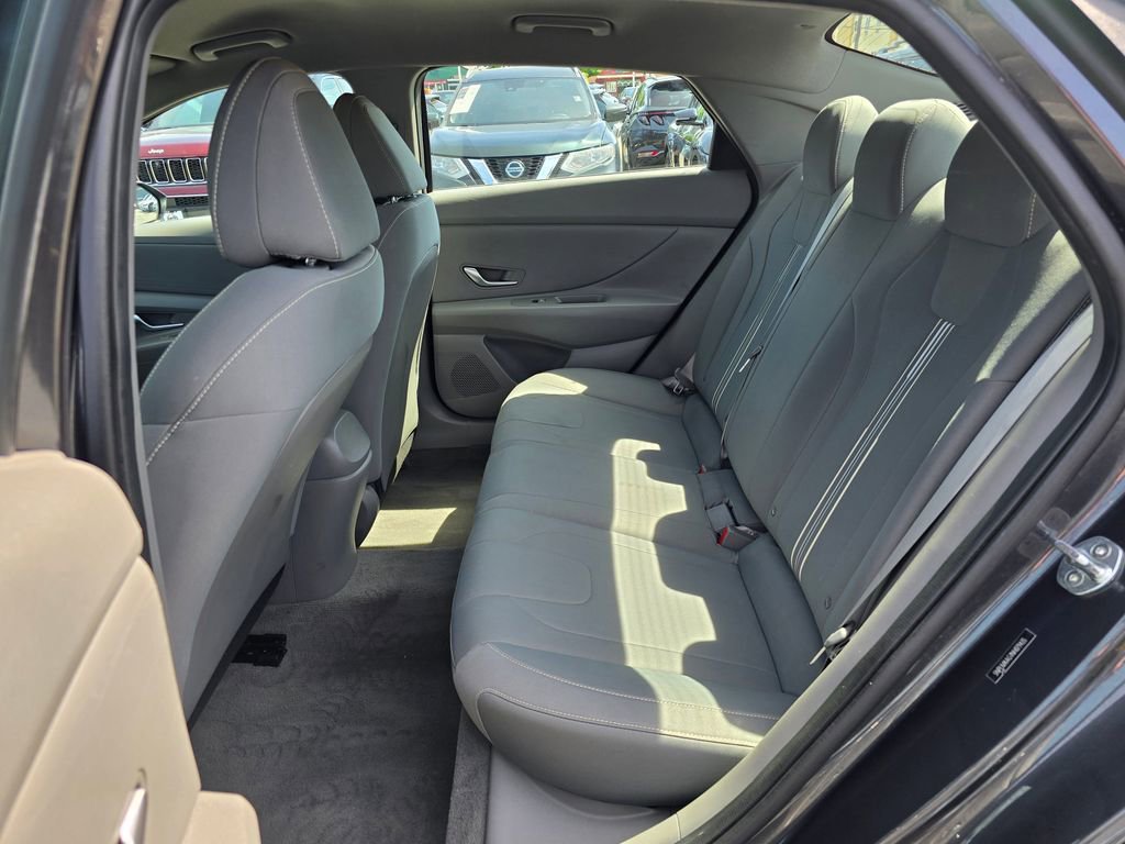 Used 2022 Hyundai Elantra SEL FWD image 14