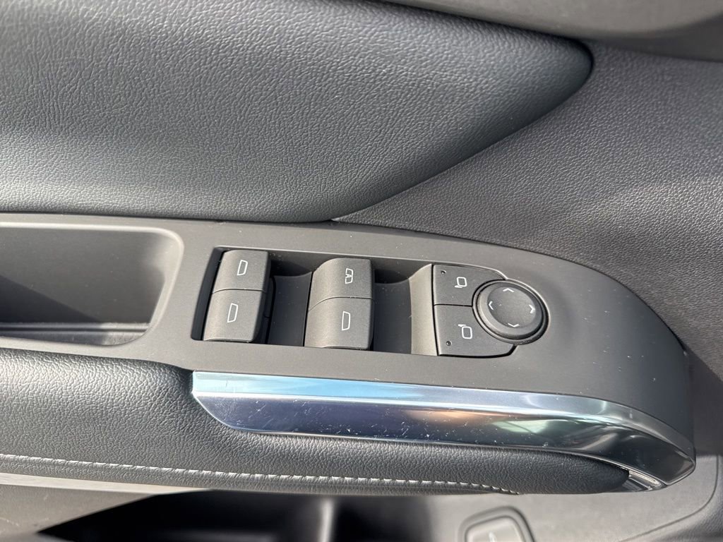 Used 2025 Chevrolet Traverse LT image 28