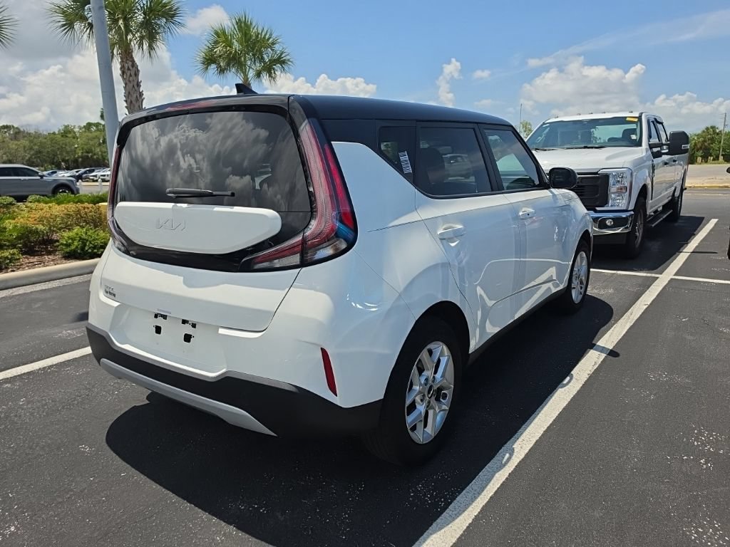 Certified 2024 Kia Soul S FWD image 15