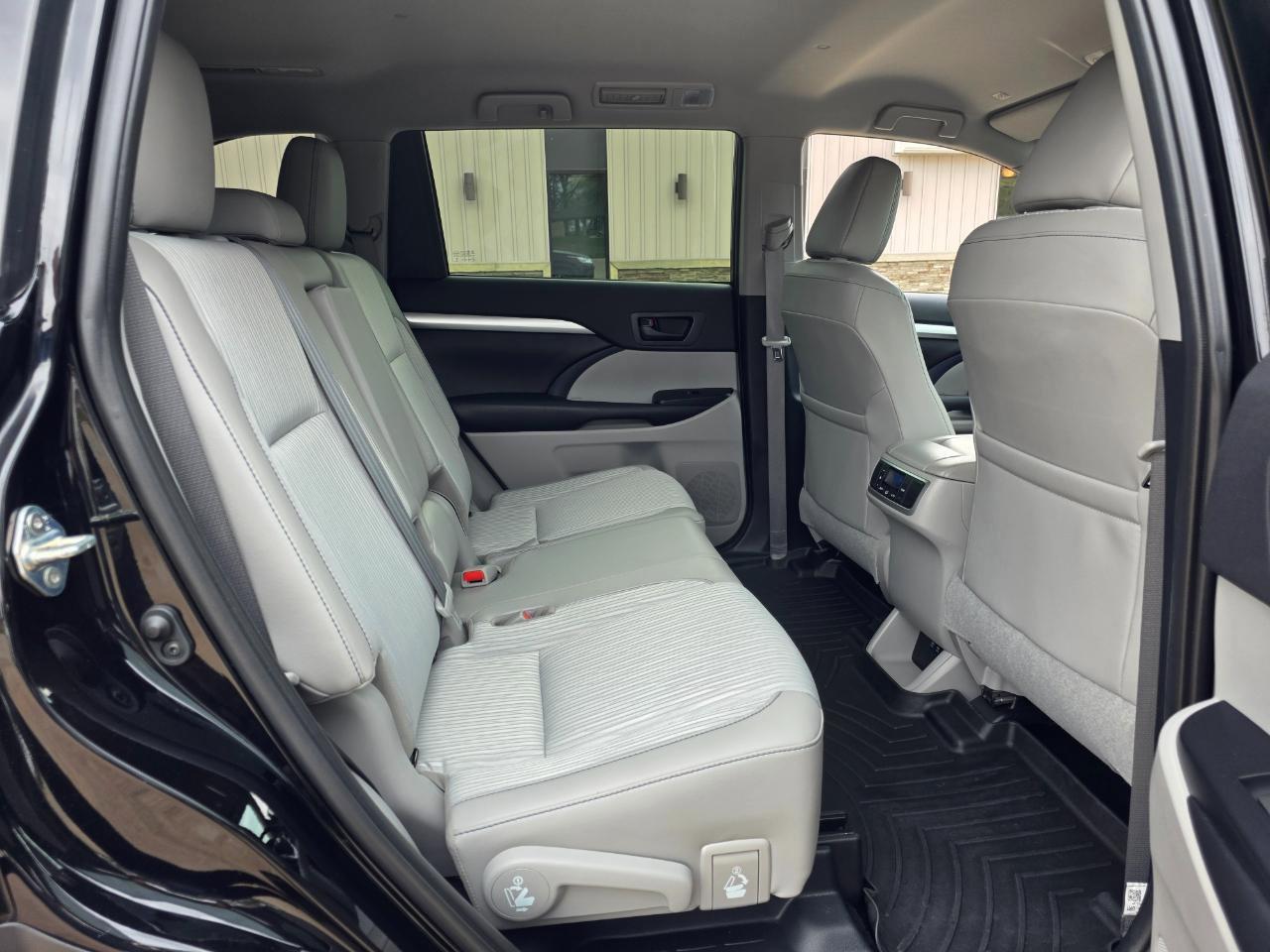 Used 2019 Toyota Highlander Plus image 25