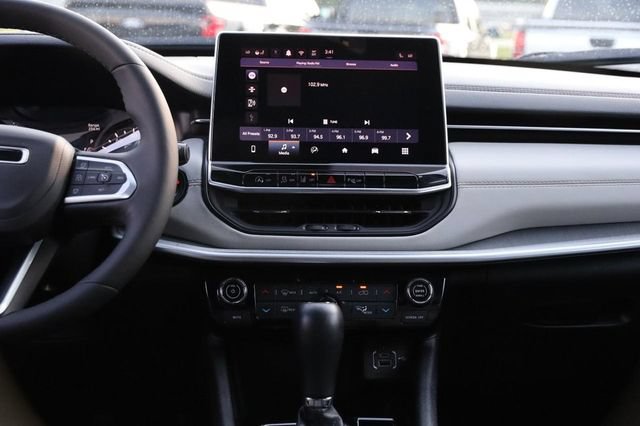 Used 2025 Jeep Compass Limited AWD/4WD image 26