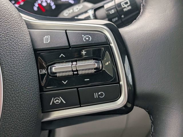 Used 2022 Kia Carnival LX FWD image 25