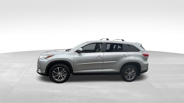 Used 2019 Toyota Highlander XLE w/ Protection Package #3 image 4