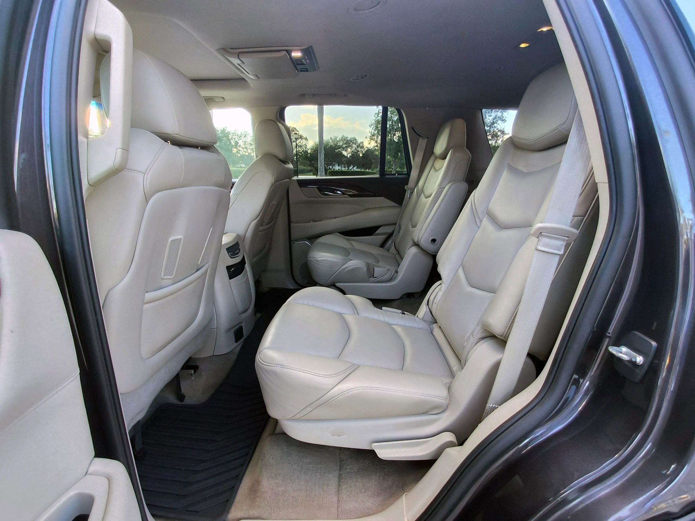 Used 2016 Cadillac Escalade Luxury image 33