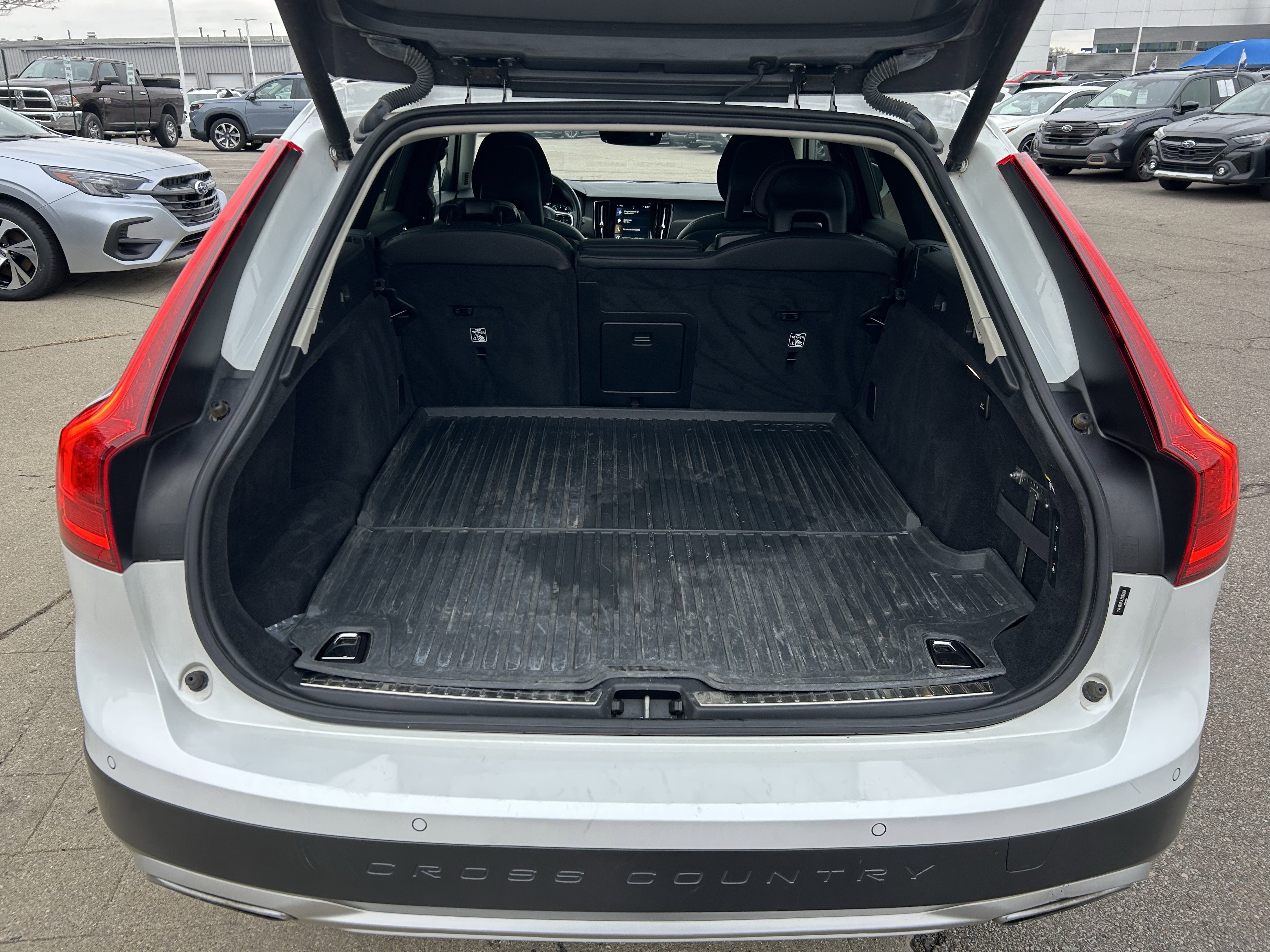 Used 2018 Volvo V90 T5 Cross Country w/ Plus Package image 27