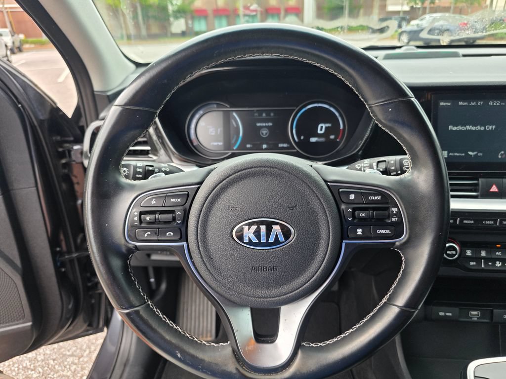 Used 2020 Kia Niro EX FWD image 22
