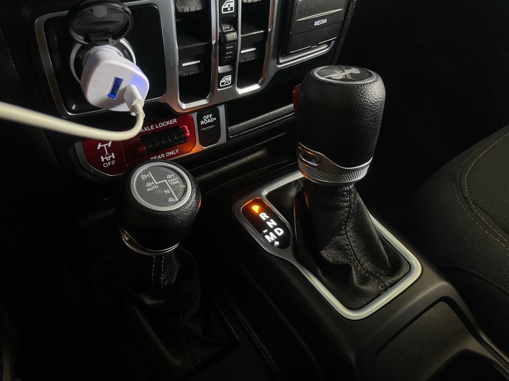 Used 2024 Jeep Wrangler Unlimited AWD/4WD image 32