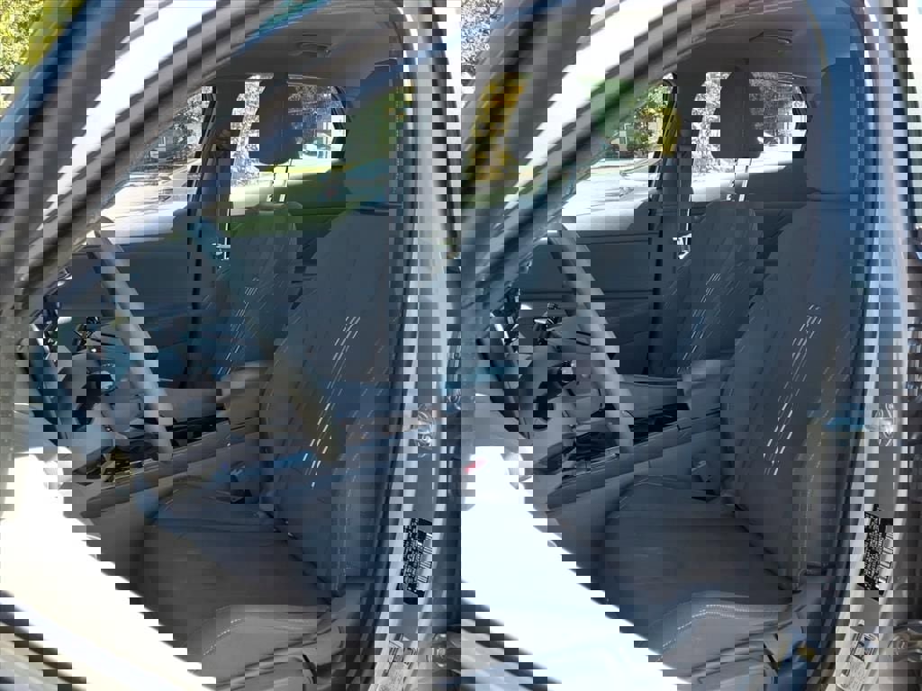 Used 2023 Hyundai Elantra Blue image 3