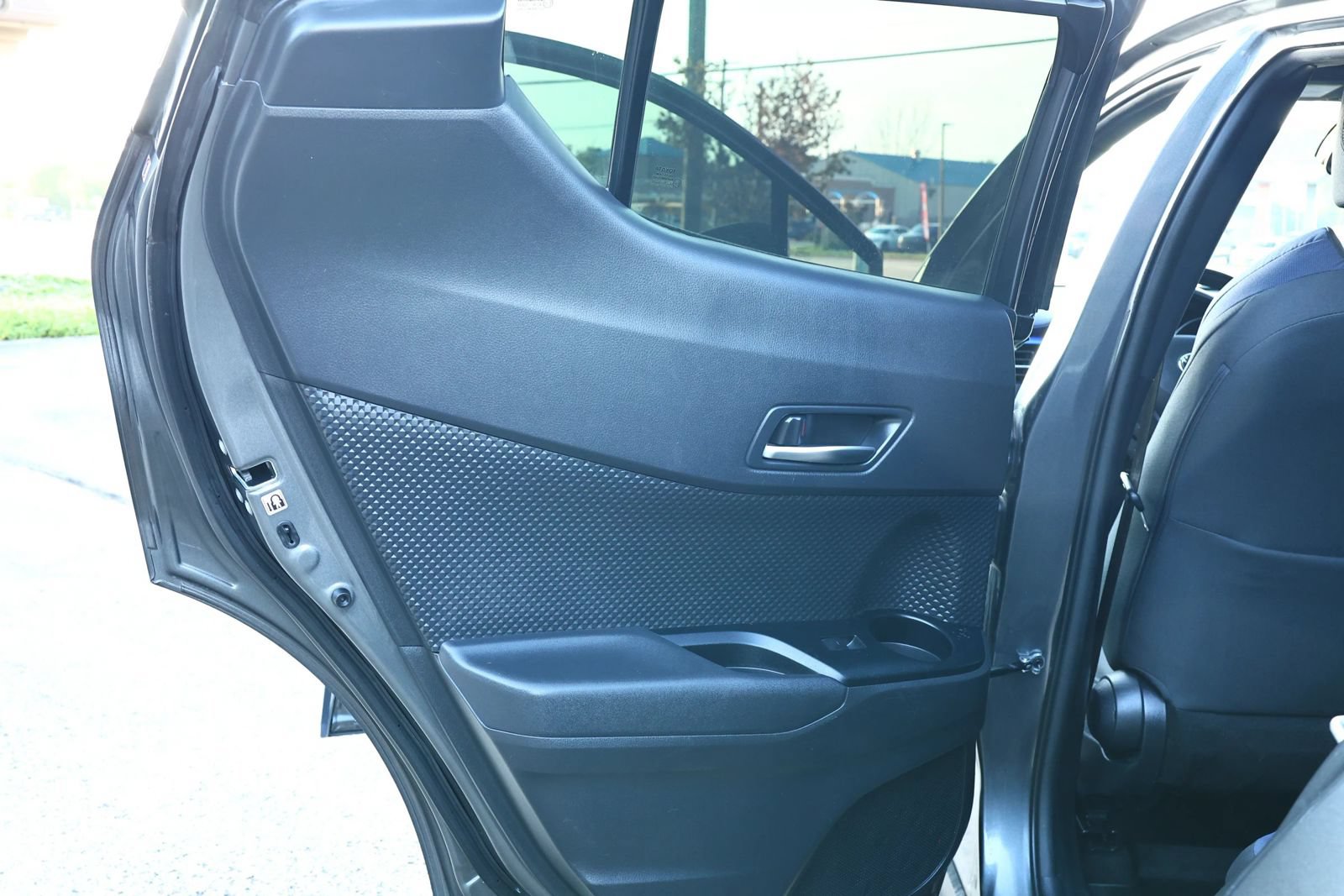 Used 2021 Toyota C-HR XLE FWD image 22