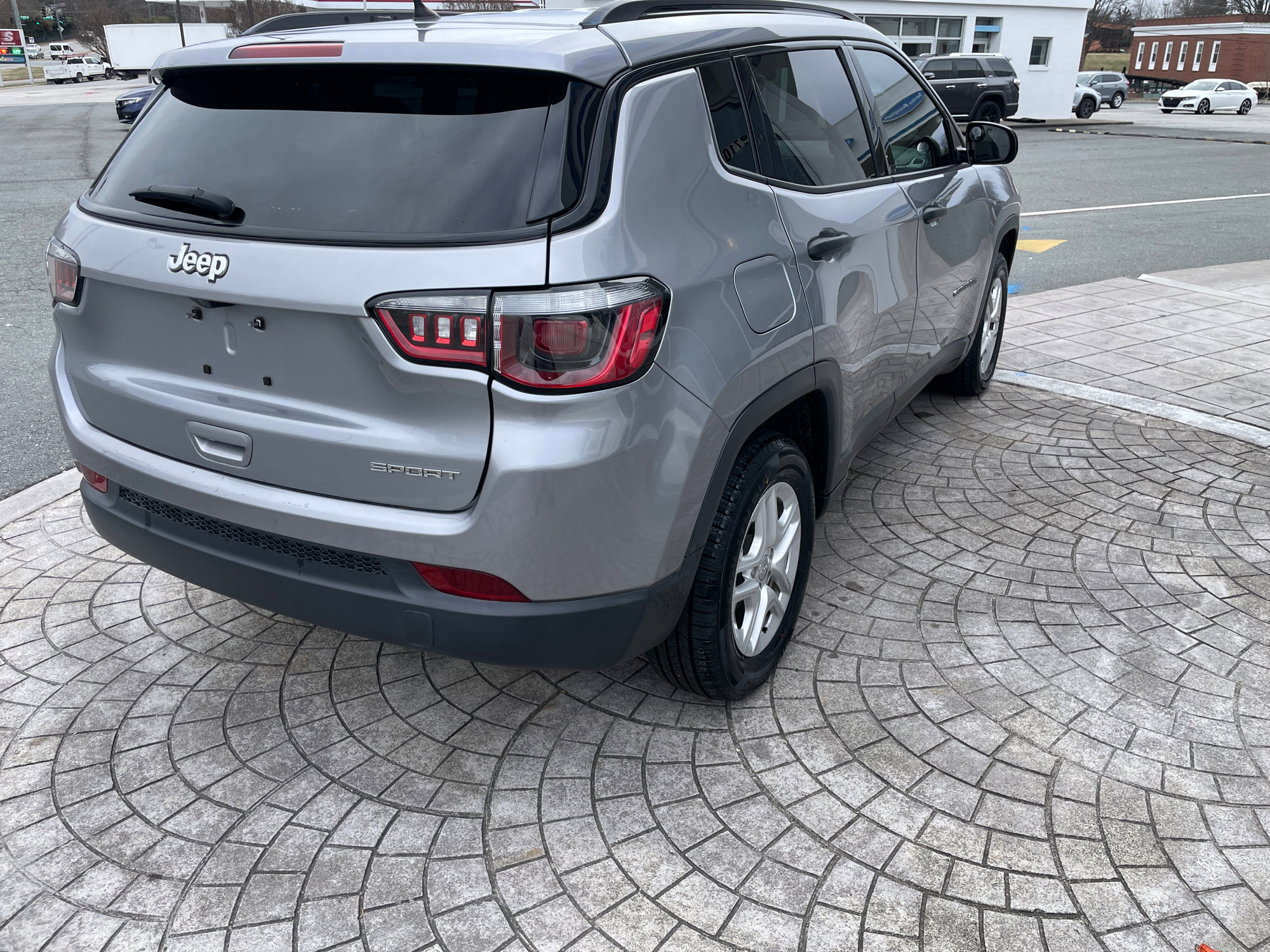 Used 2018 Jeep Compass Sport image 9