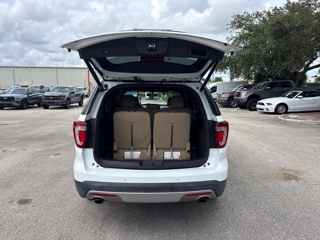 Used 2017 Ford Explorer XLT w/ Equipment Group 202A FWD image 29