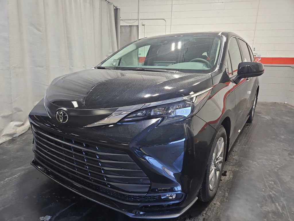 New 2026 Toyota Sienna XLE image 3