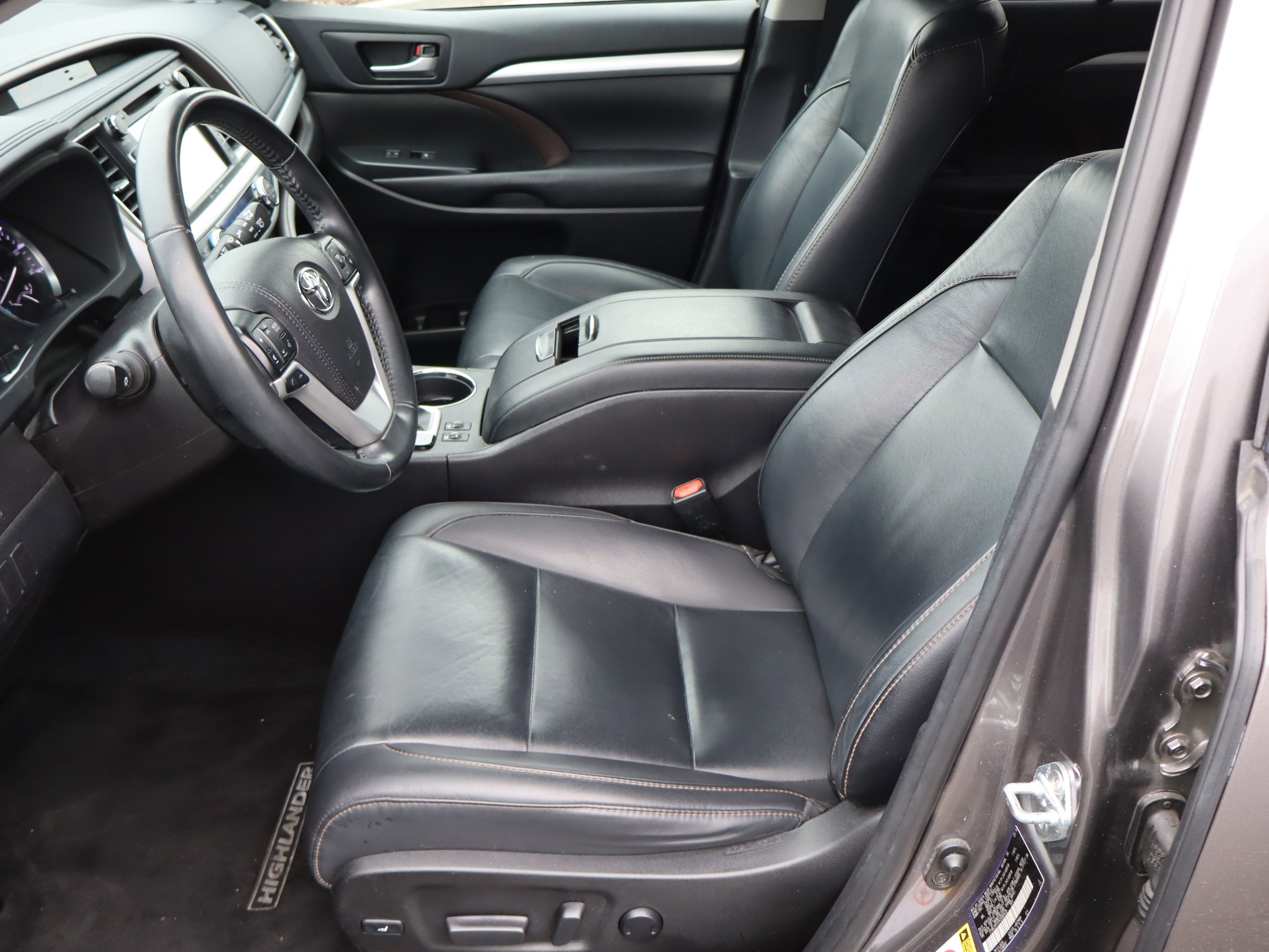 Used 2019 Toyota Highlander XLE image 16