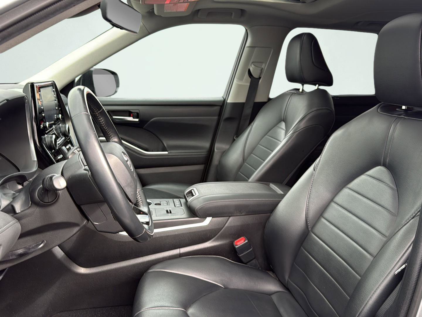 Used 2021 Toyota Highlander XLE image 20