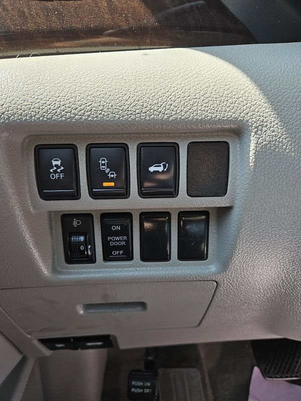 Used 2012 Nissan Quest LE w/ Tow Pkg FWD image 23