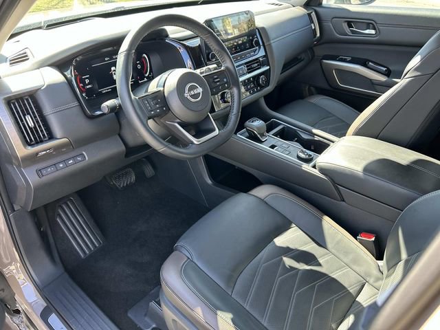 Used 2024 Nissan Pathfinder Platinum image 14