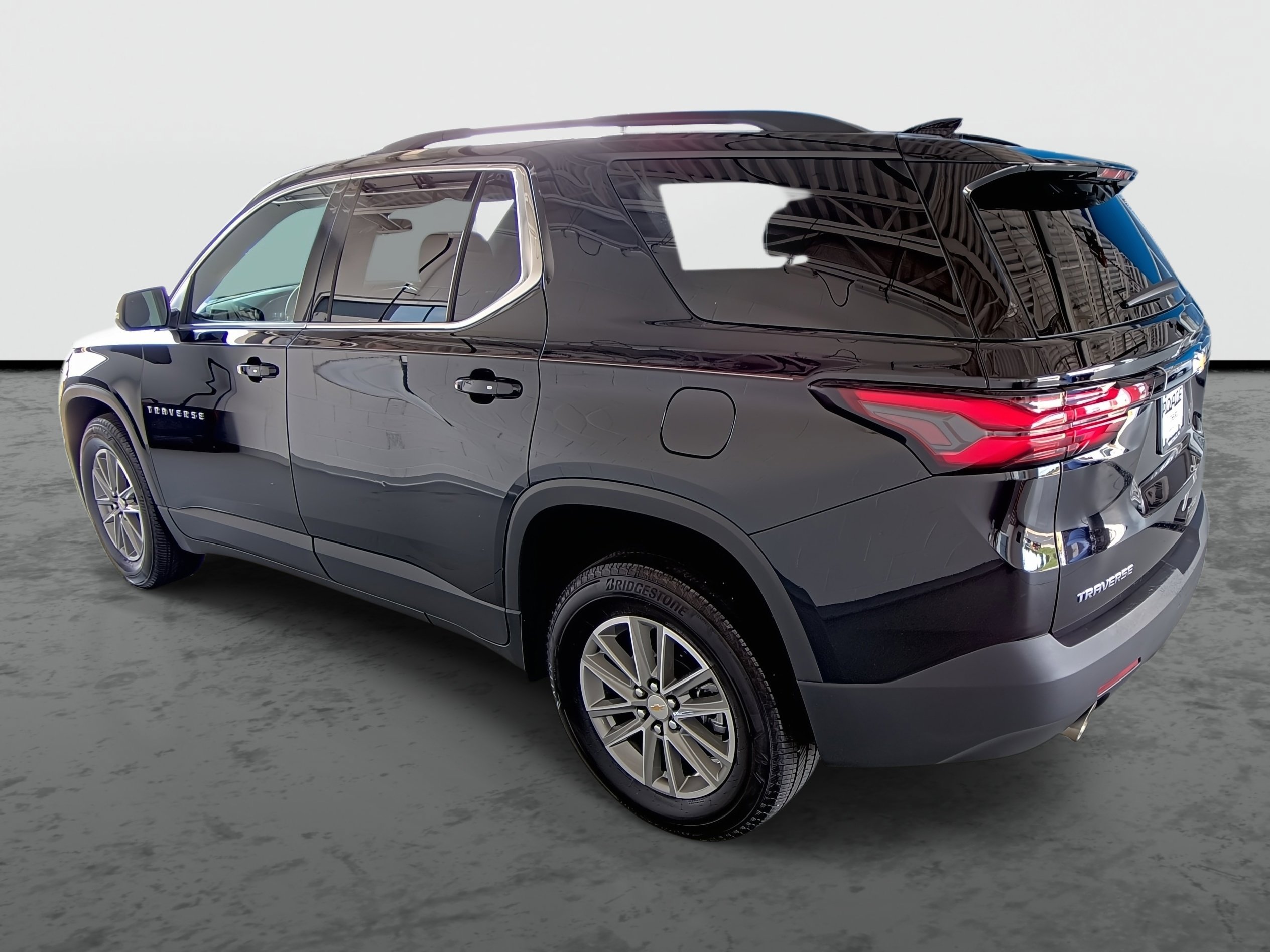 Used 2023 Chevrolet Traverse LT image 11