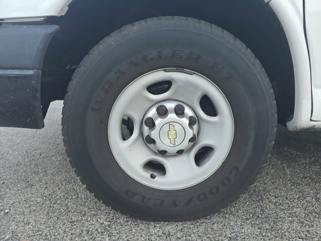 Used 2011 Chevrolet Express 2500 image 9