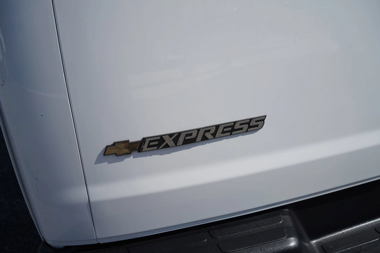 Used 2025 Chevrolet Express 2500 w/ Communications Package RWD image 9