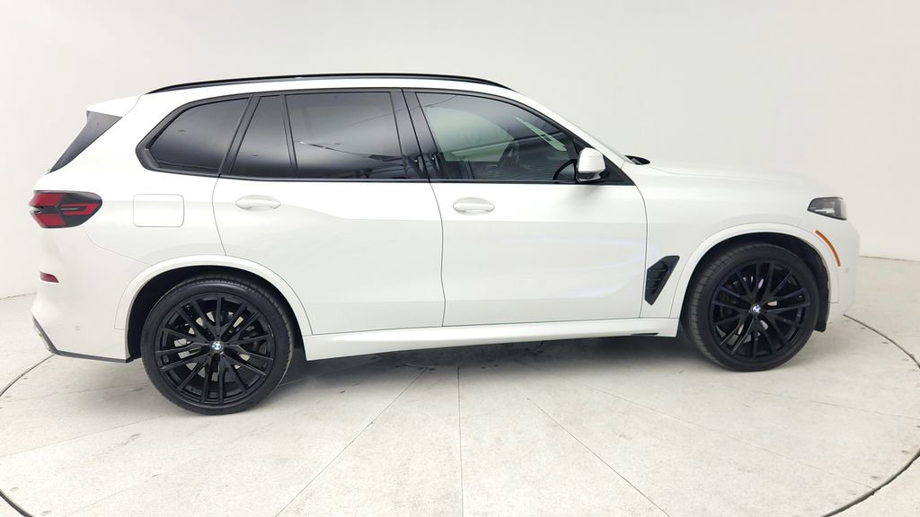 Used 2024 BMW X5 xDrive40i w/ M Sport Package image 9