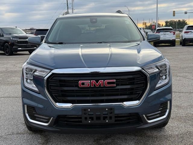 Certified 2024 GMC Terrain SLE w/ Driver Convenience Package image 9