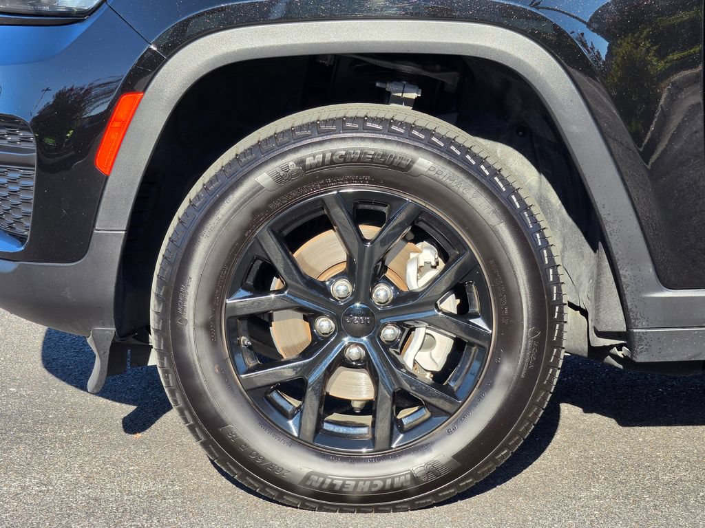 Used 2025 Jeep Grand Cherokee Altitude AWD/4WD image 8