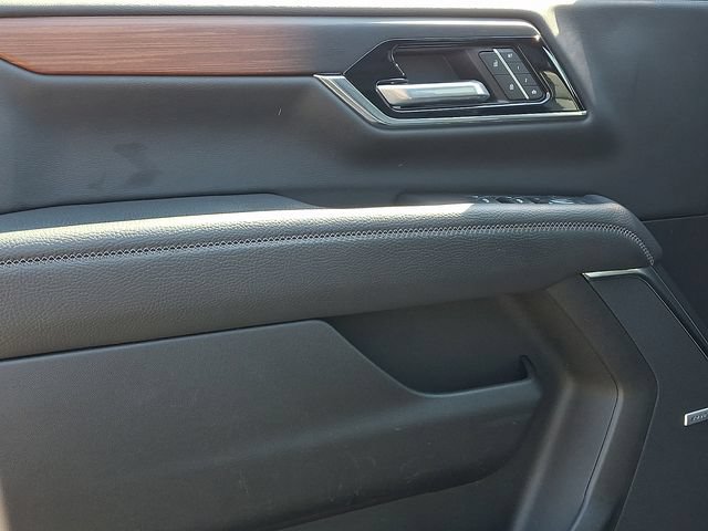 Used 2025 GMC Yukon Denali AWD/4WD image 21