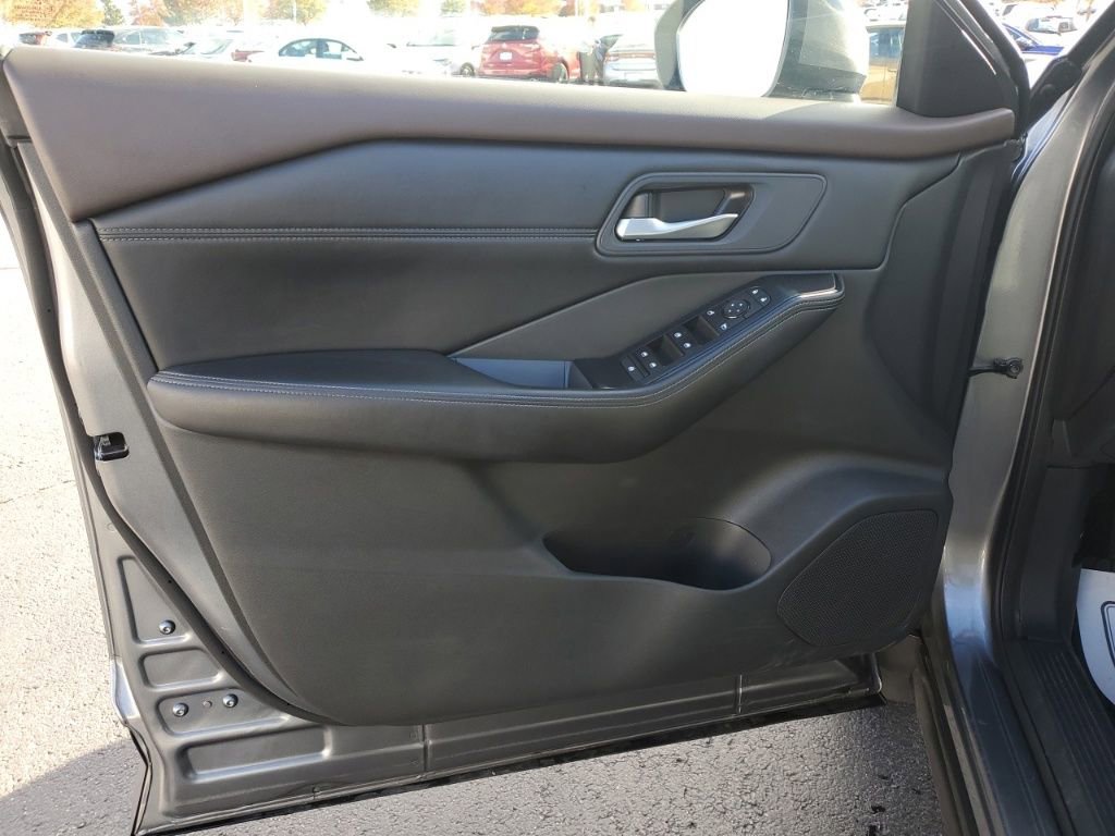 Used 2022 Nissan Rogue SV w/ SV Premium Package image 28