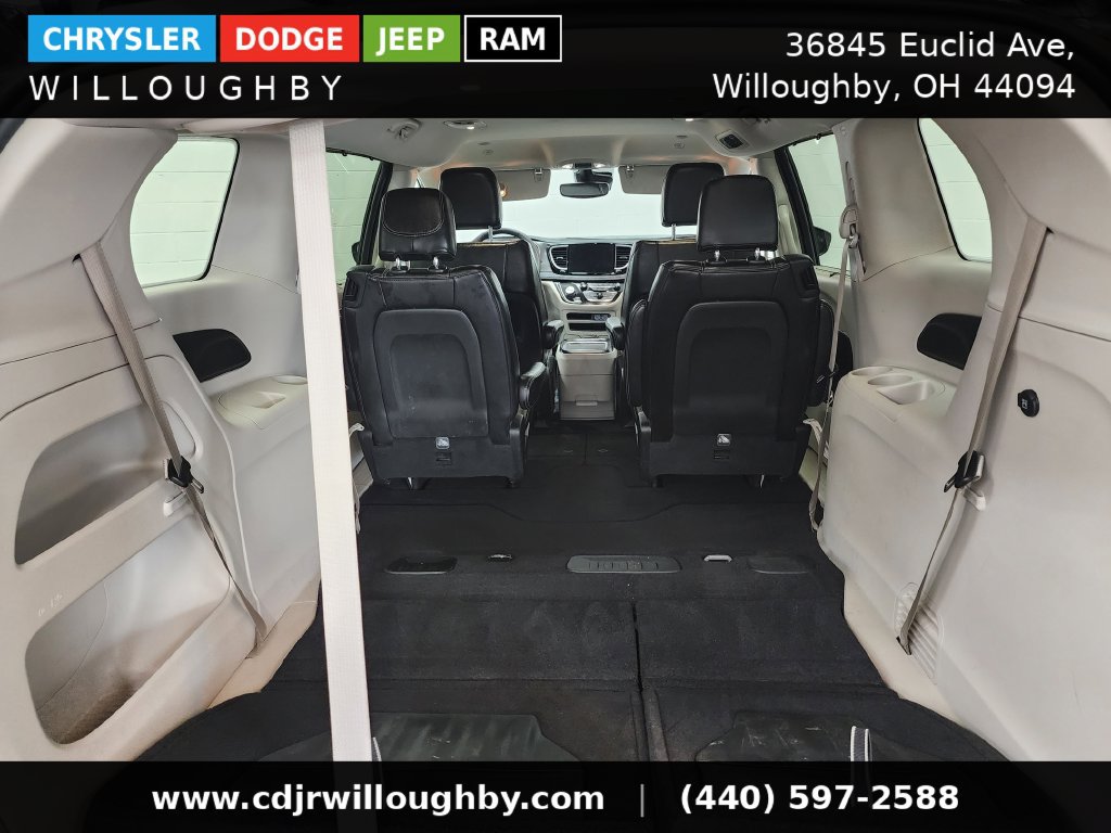 Used 2023 Chrysler Pacifica Touring-L AWD/4WD image 30