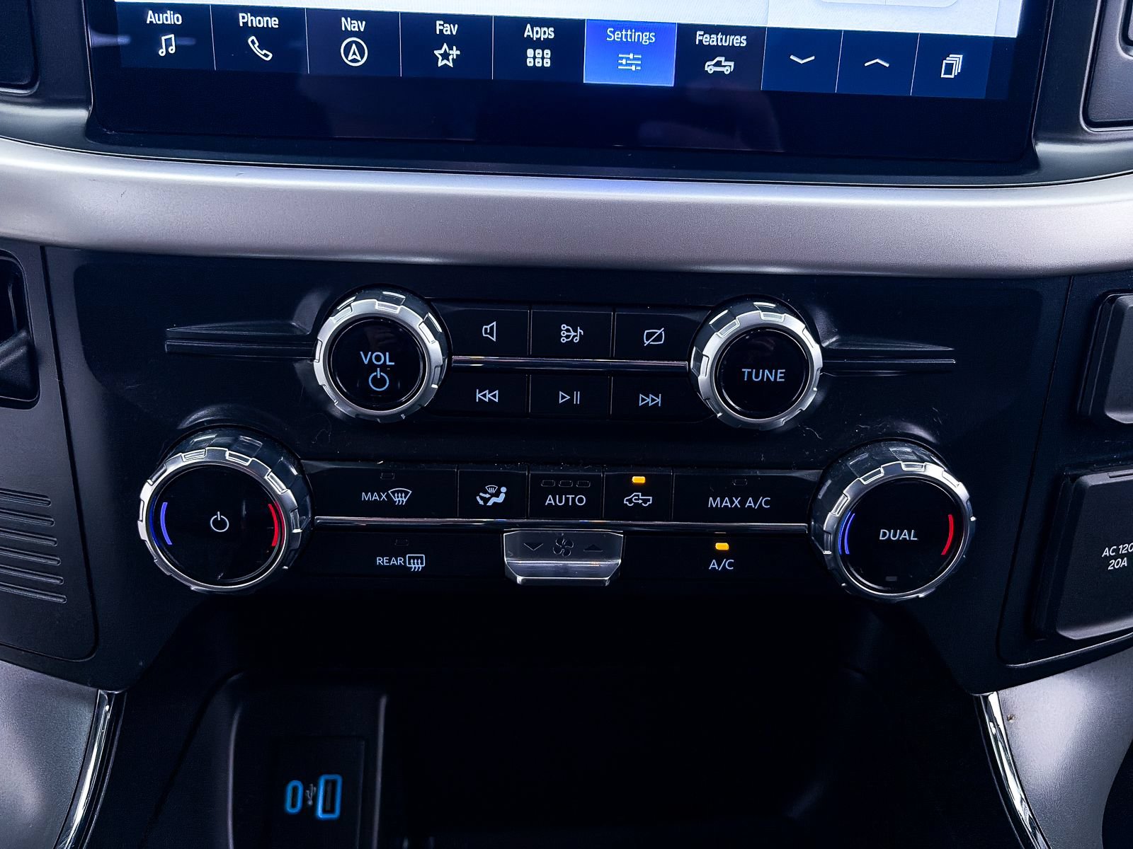 Used 2022 Ford F150 Lightning XLT AWD/4WD image 25