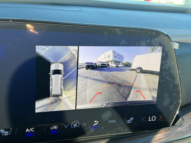 Used 2025 Chevrolet Tahoe Z71 w/ Comfort Package image 15