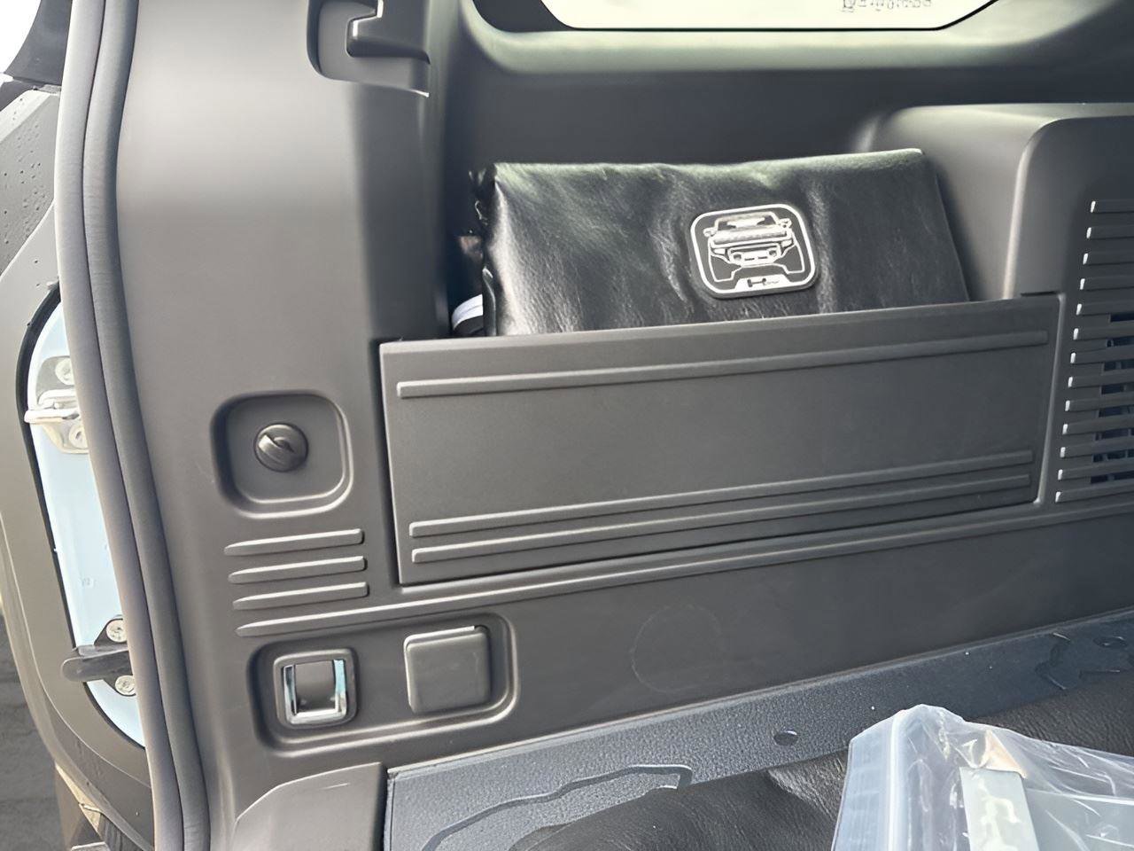 New 2025 GMC Hummer EV 2X image 15