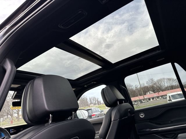 Used 2025 Lincoln Navigator Reserve w/ Jet Appearance Package image 18
