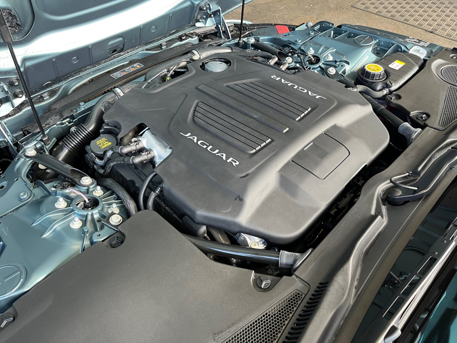 Used 2024 Jaguar F-TYPE R AWD/4WD image 16