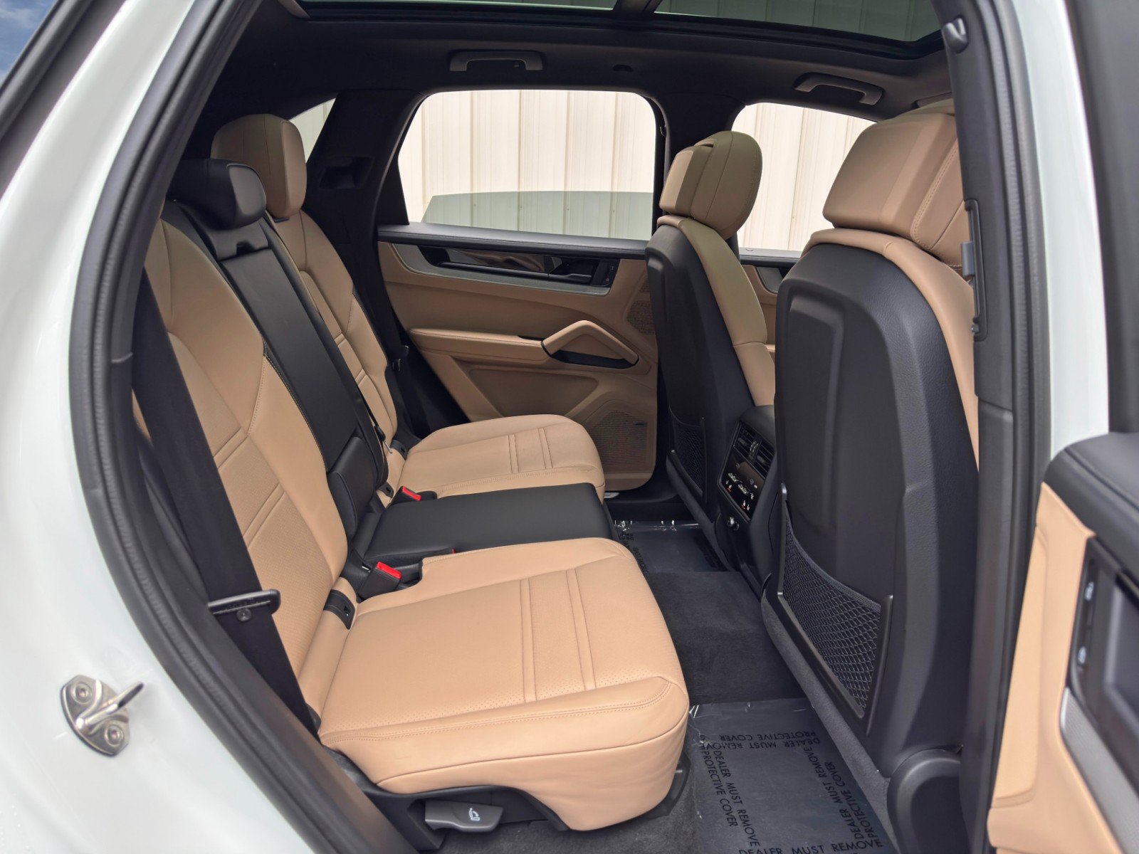 Used 2025 Porsche Cayenne w/ Premium Package Plus AWD/4WD image 46