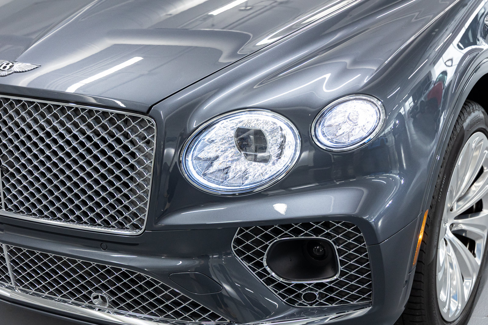 Certified 2023 Bentley Bentayga AWD/4WD image 15