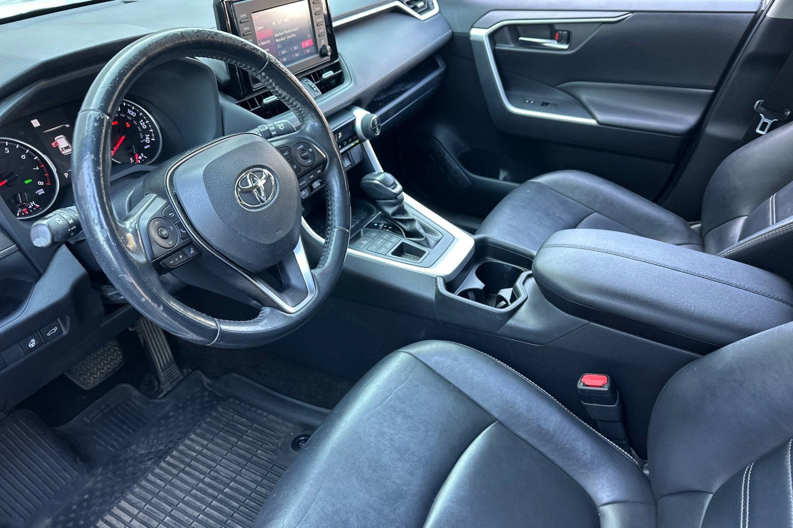 Used 2019 Toyota RAV4 XLE Premium w/ Cold Weather Package AWD/4WD image 7