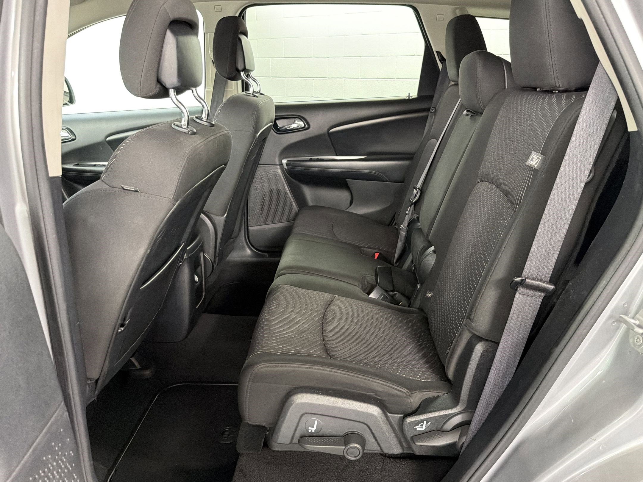Used 2016 Dodge Journey SE w/ Flexible Seating Group image 14