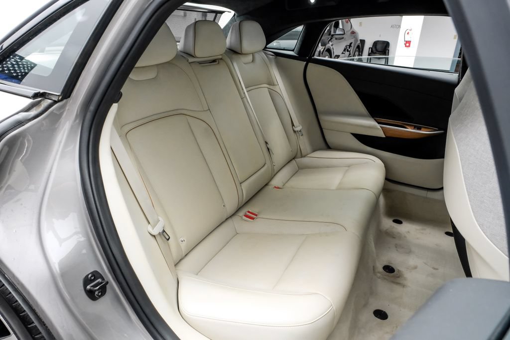 Used 2023 Lucid Air Touring AWD/4WD image 34