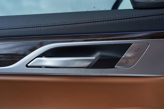 Used 2022 BMW 740i w/ M Sport Package RWD image 38