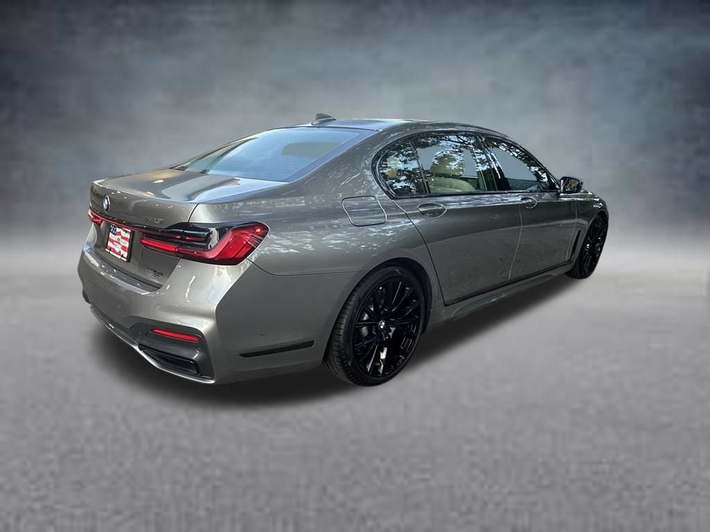 Used 2022 BMW 740i w/ M Sport Package RWD image 4