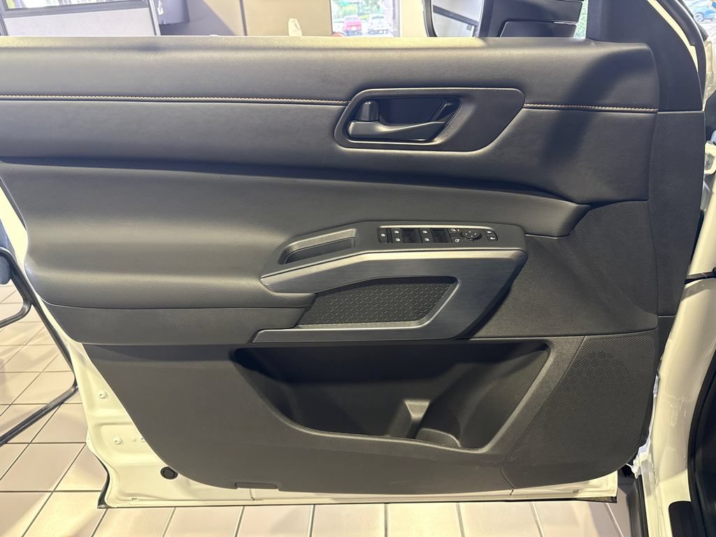 Used 2024 Nissan Pathfinder Rock Creek AWD/4WD image 13