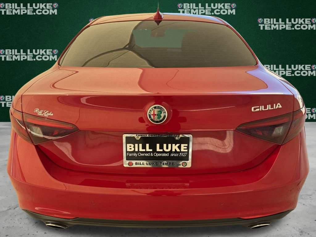 Used 2017 Alfa Romeo Giulia image 7