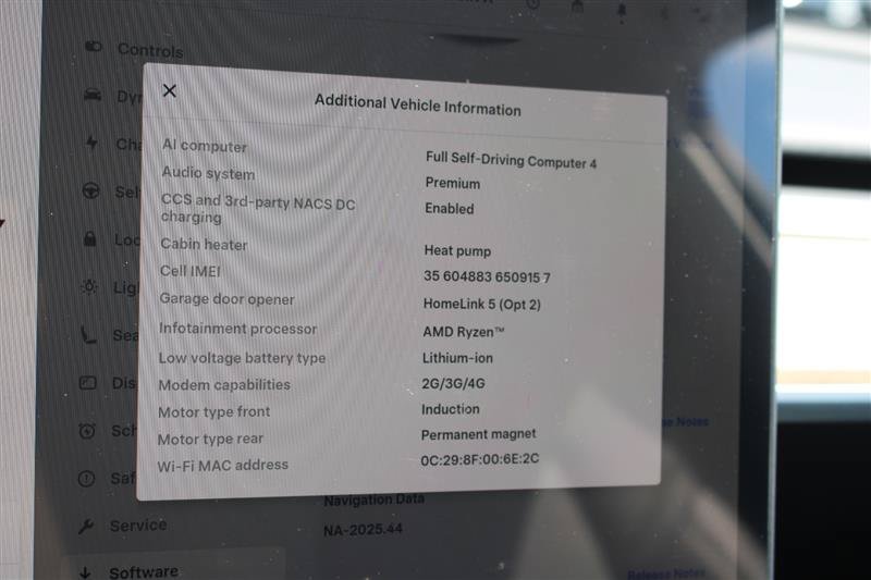 Used 2024 Tesla Model Y Long Range AWD/4WD image 21