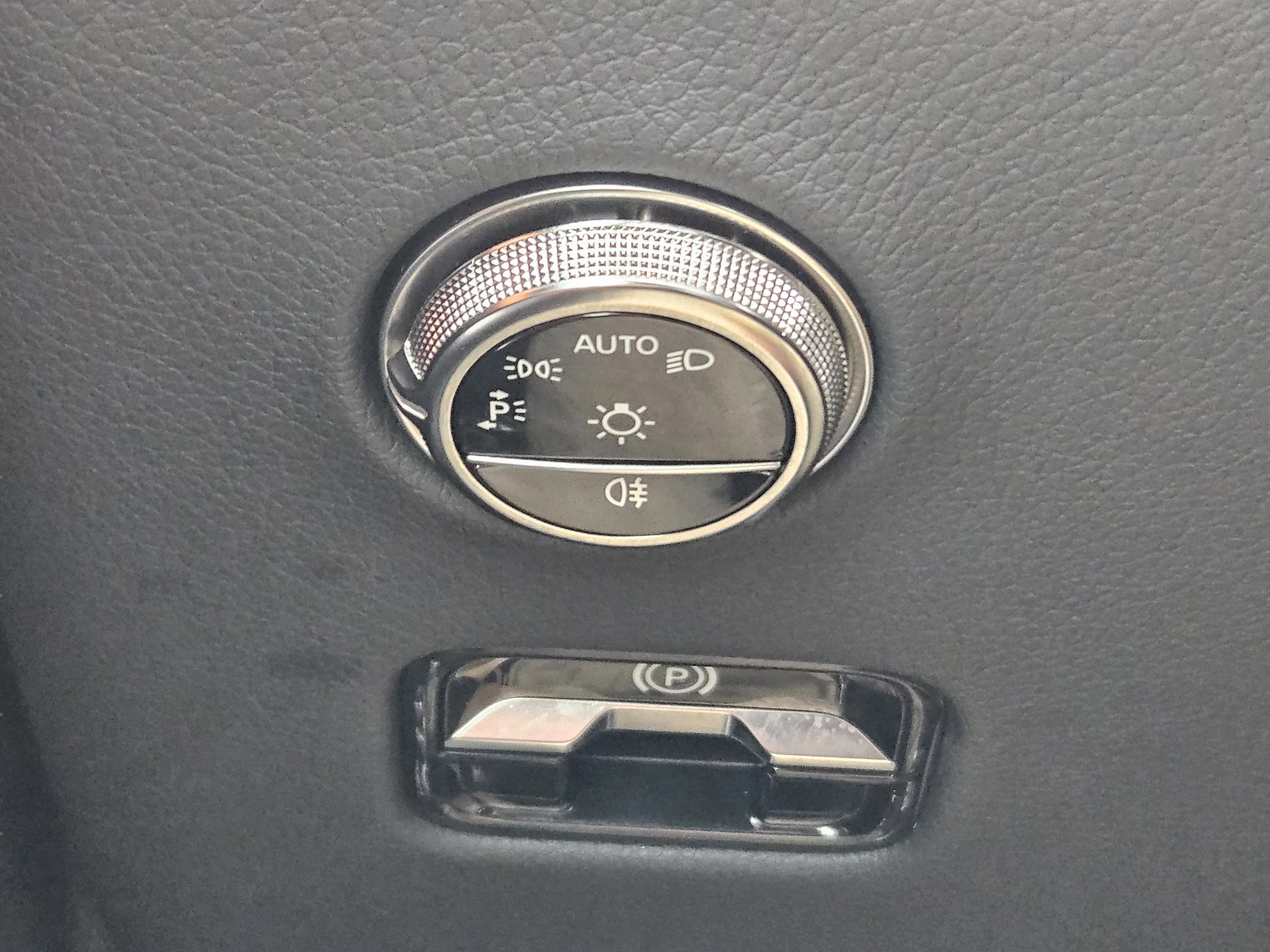 Certified 2025 Mercedes-Benz GLC 300 4MATIC image 13