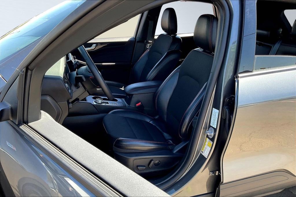 Used 2025 Ford Escape ST-Line image 22