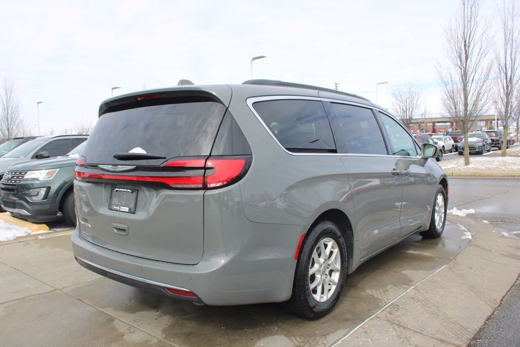 Used 2022 Chrysler Pacifica Touring-L image 7